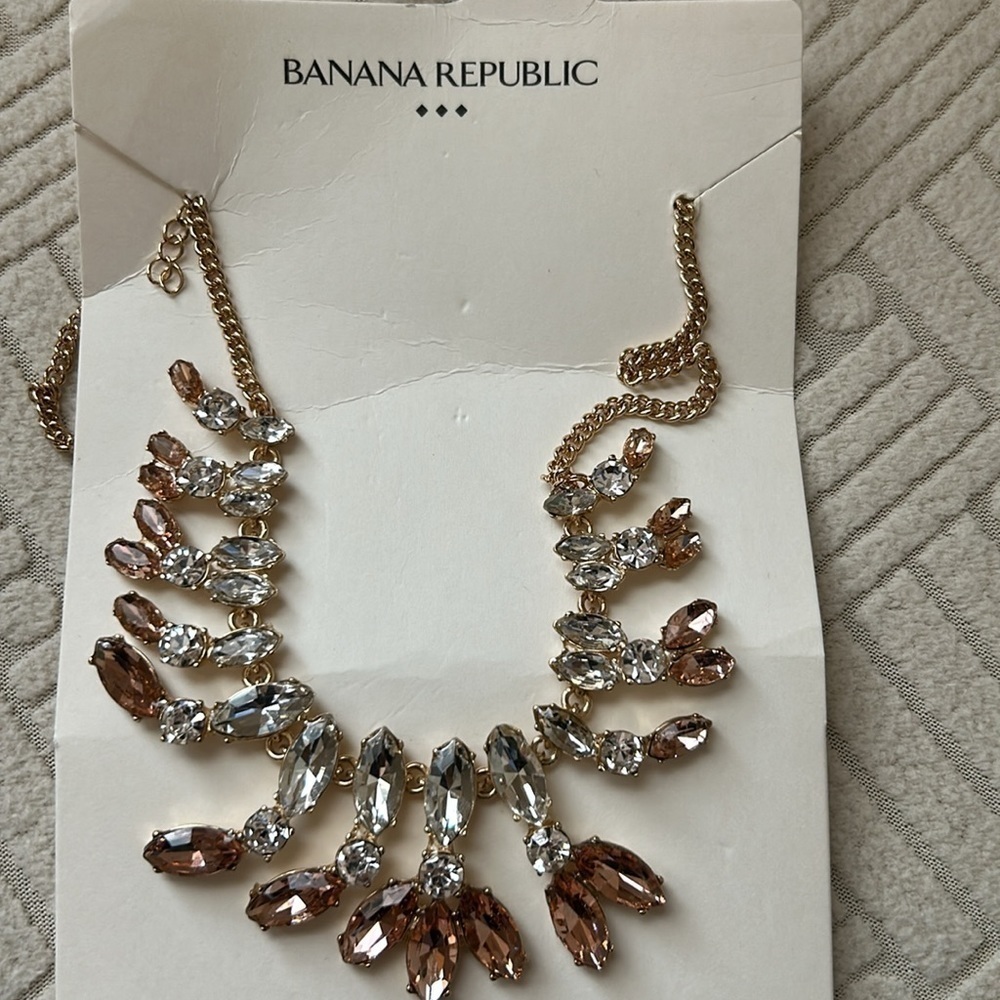 BANANA (B25) REPUBLIC necklace NWT
